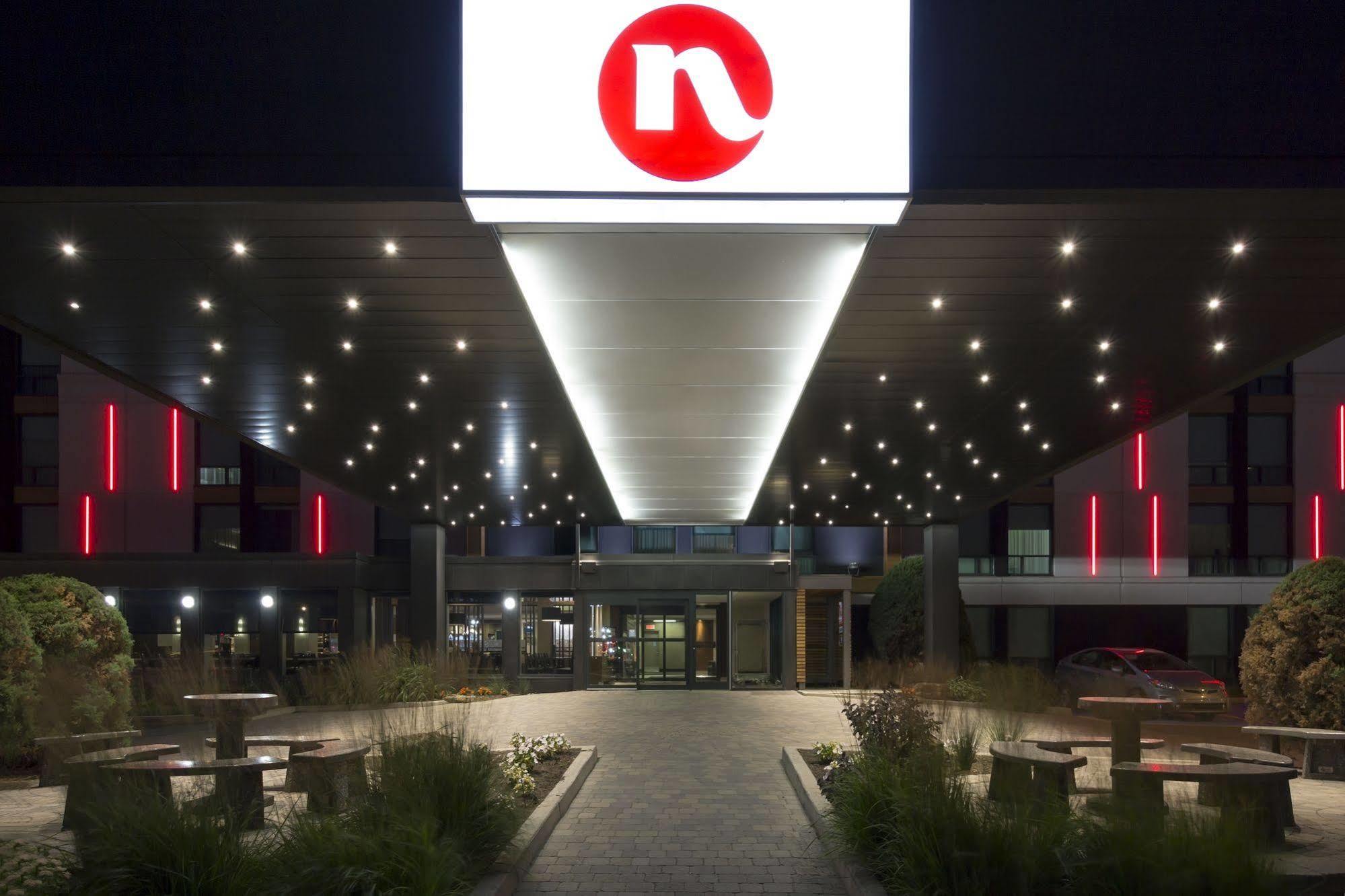 Hotel & Suites Normandin Quebec Zewnętrze zdjęcie