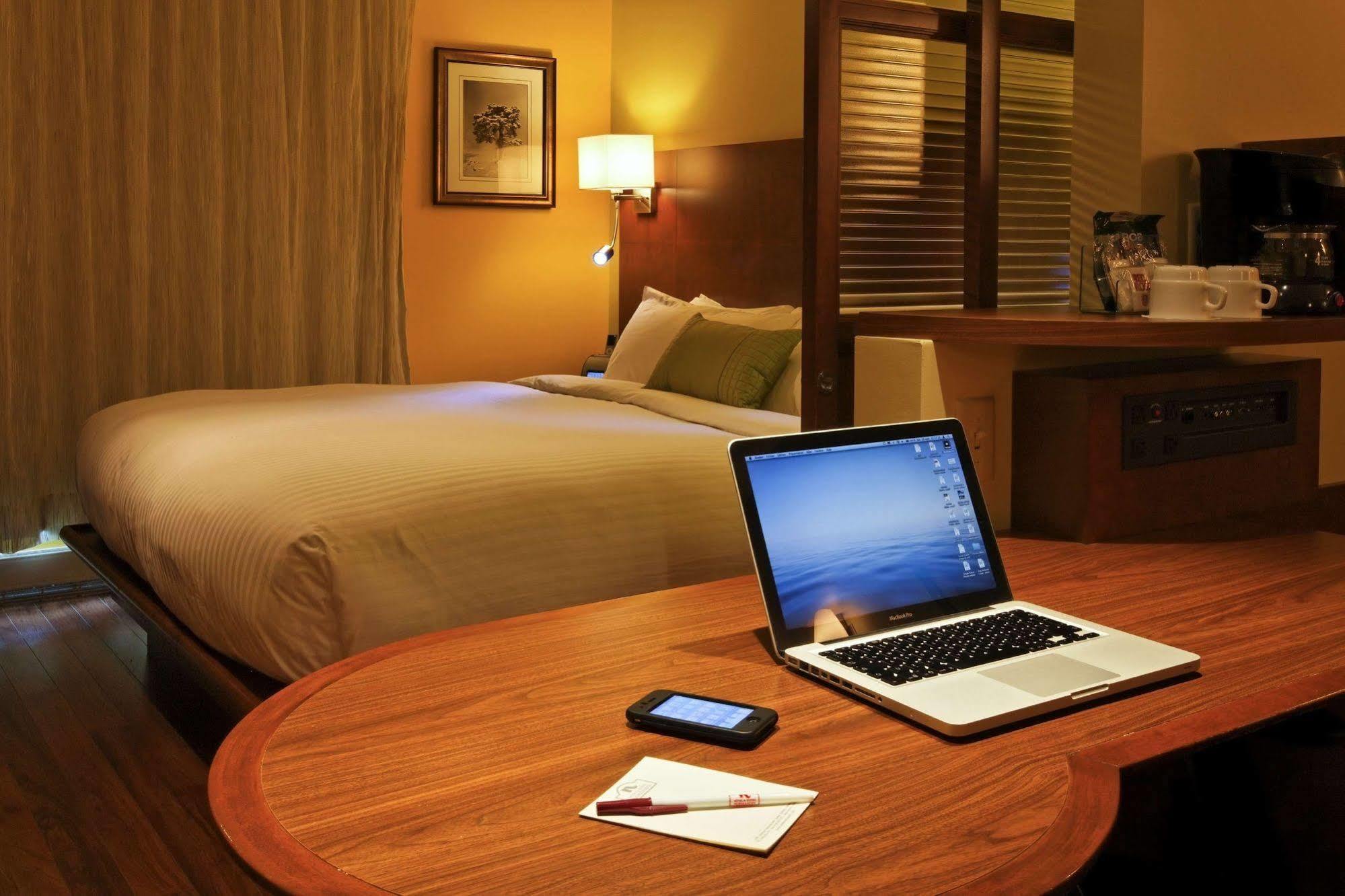 Hotel & Suites Normandin Quebec Zewnętrze zdjęcie